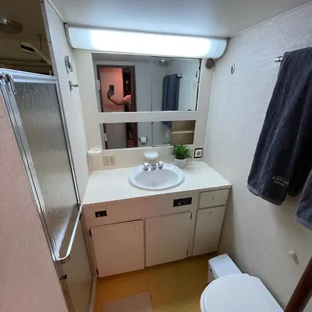 船屋 Yacht Our Alissa 圣阿德里安-德贝索斯