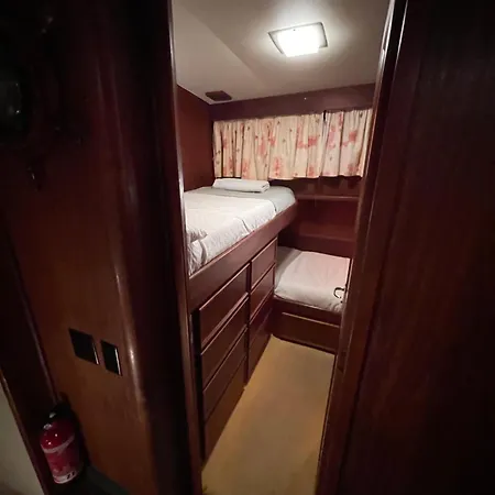 Yacht Our Alissa 船屋