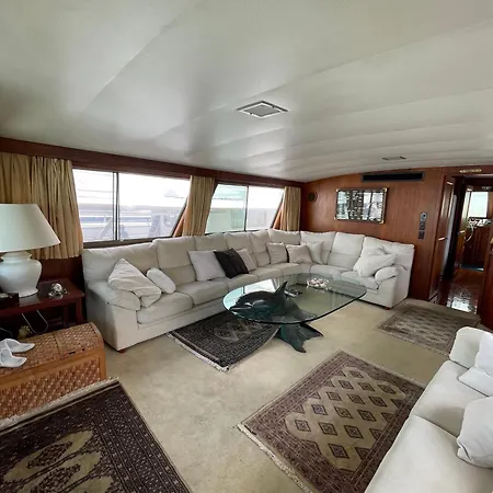 Yacht Our Alissa 船屋 圣阿德里安-德贝索斯