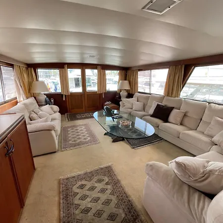 Yacht Our Alissa 船屋 圣阿德里安-德贝索斯