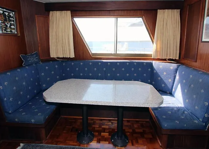 船上ホテル Yacht Our Alissa *